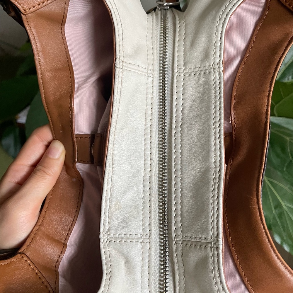 Coach Soho Leather Shoulder Bag Cream - Picture 9 of 12